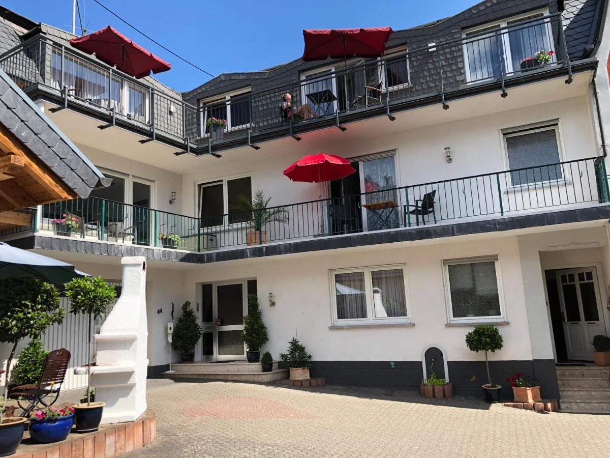 Wein Und Gaestehaus Huels Krov Exterior photo